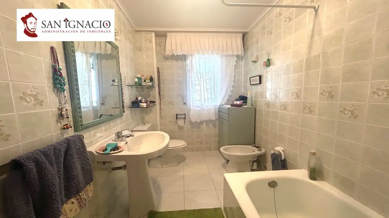 Bathroom of Flat for sale in Villarcayo de Merindad de Castilla la Vieja  with Furnished