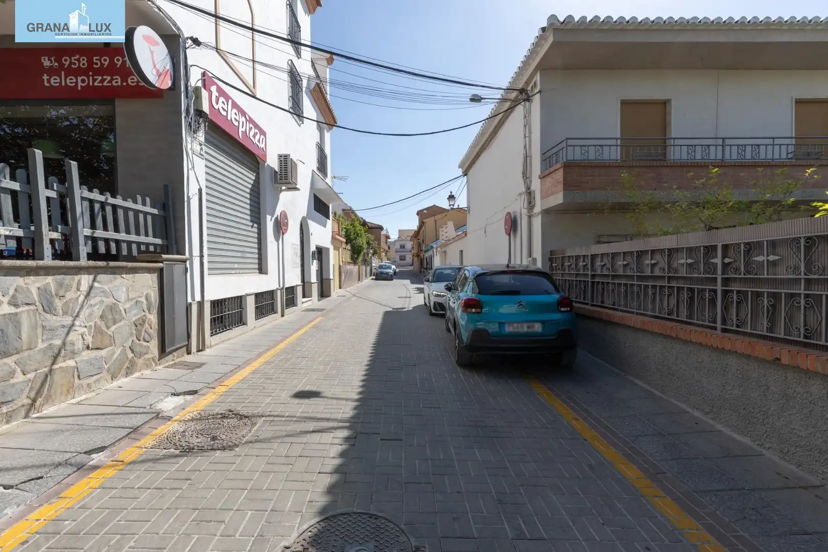 Vista exterior de Casa o xalet en venda en La Zubia amb Terrassa