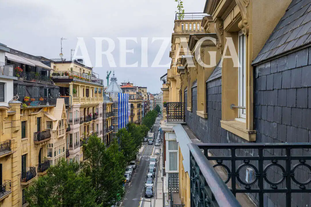 Vista exterior de Piso en venta en Donostia - San Sebastián  con Calefacción, Terraza y Balcón