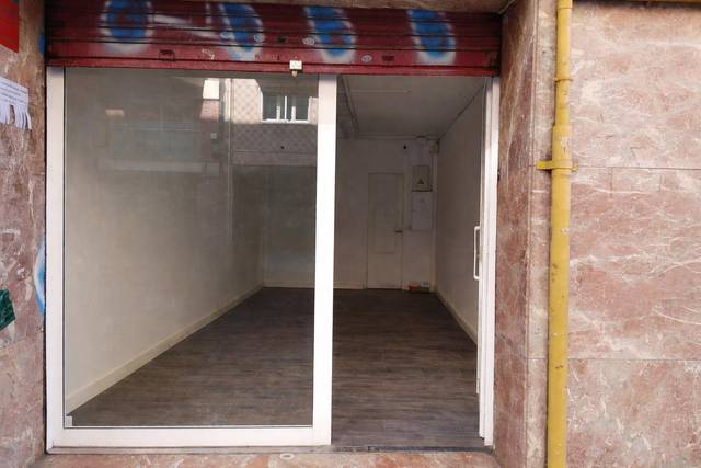 Local comercial en Alquiler en Carrer de la Constitució en La Bordeta