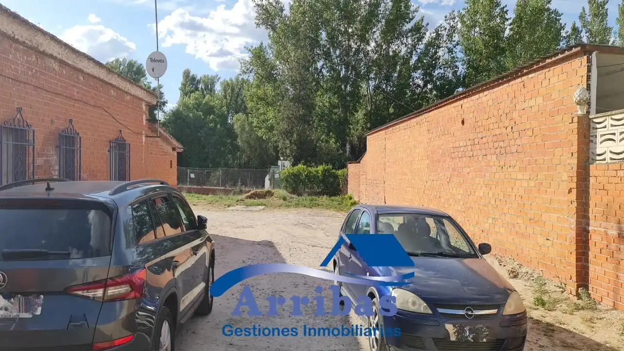 Parking de Local en venta en Escalona con Aire acondicionado y Calefacción