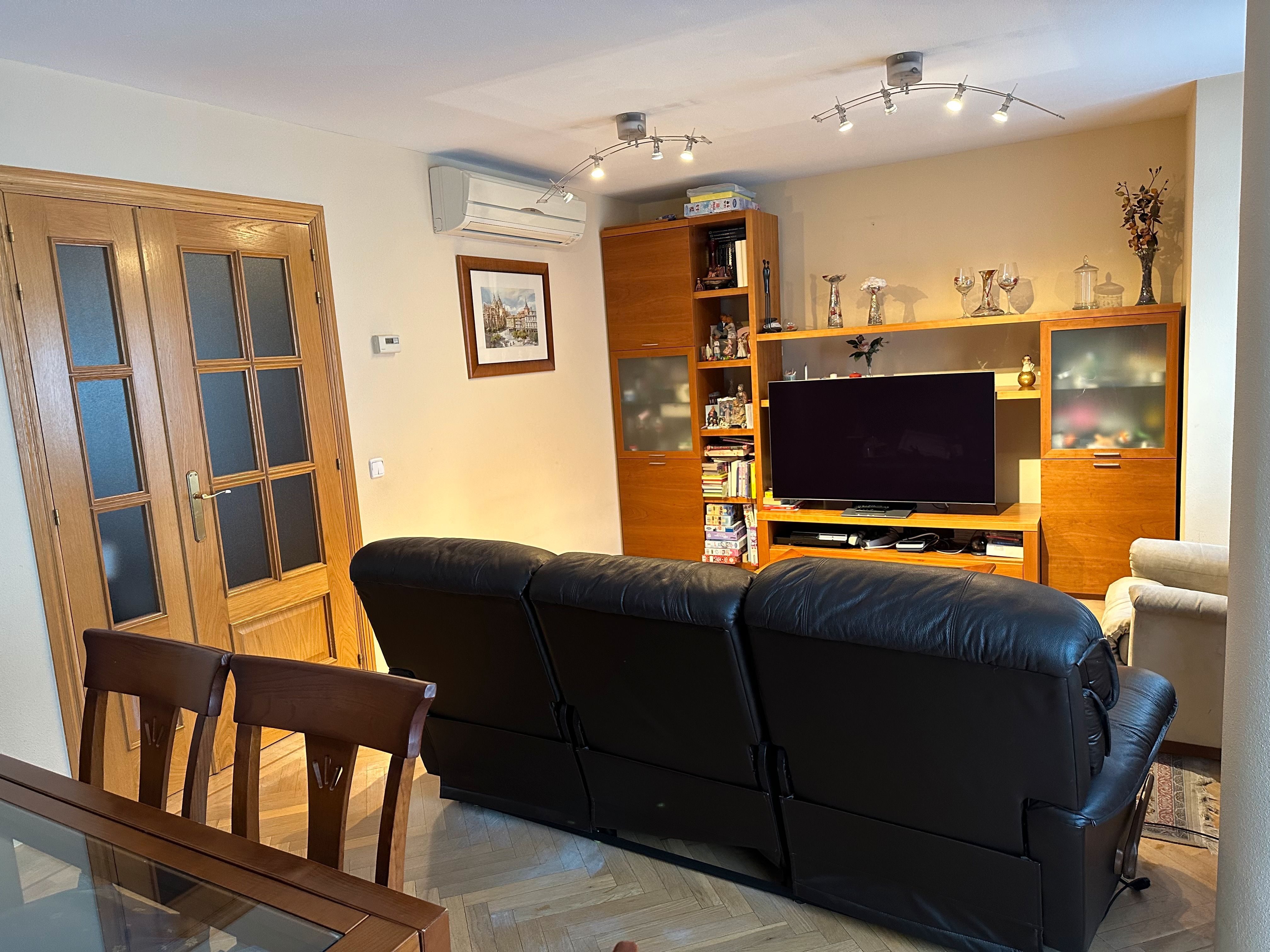 Living room of Duplex for sale in Segovia Capital  with Air Conditioner, Heating and Parquet flooring