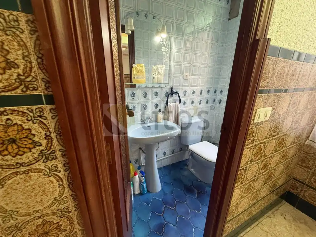 Badezimmer von Einfamilien-Reihenhaus zum Verkauf in Dos Hermanas