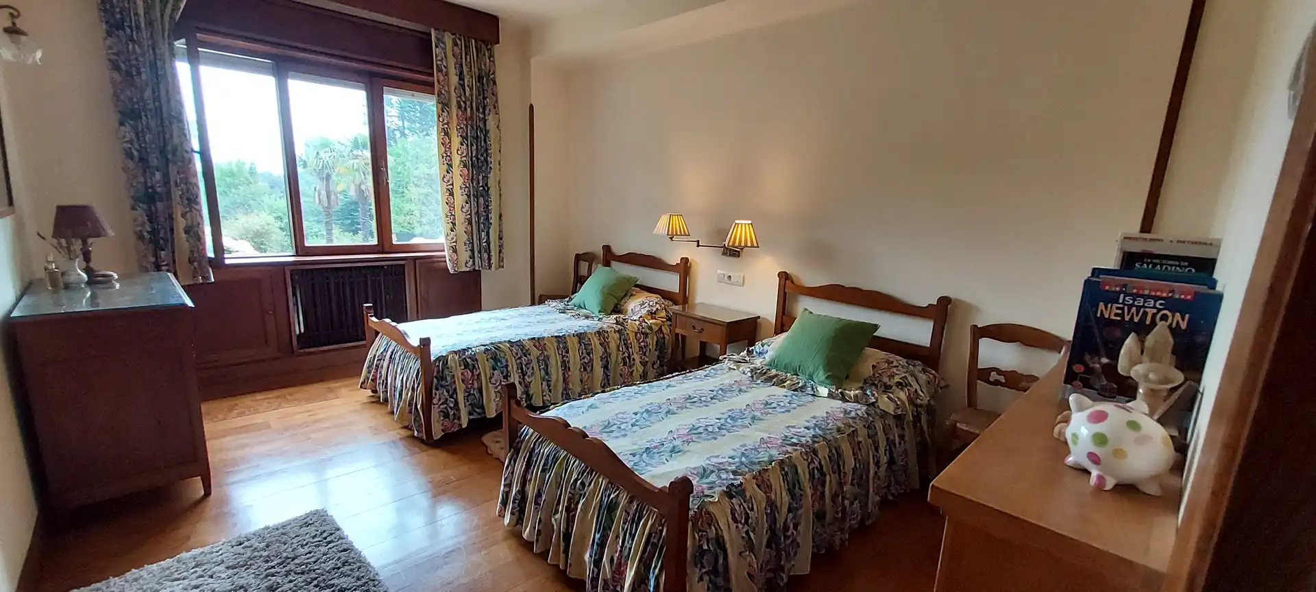 Dormitori de Finca rústica en venda en Salas amb Calefacció, Jardí privat i Parquet