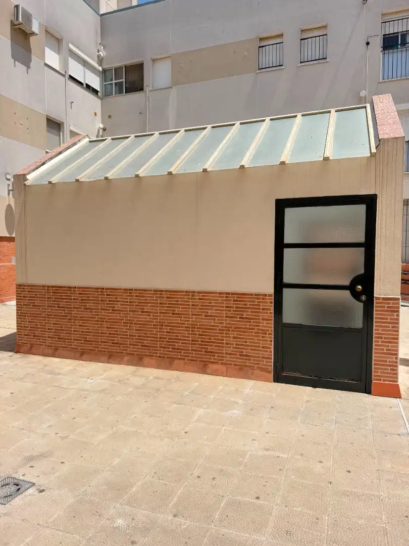 Exterior view of Flat for sale in Lebrija  with Air Conditioner and Oven