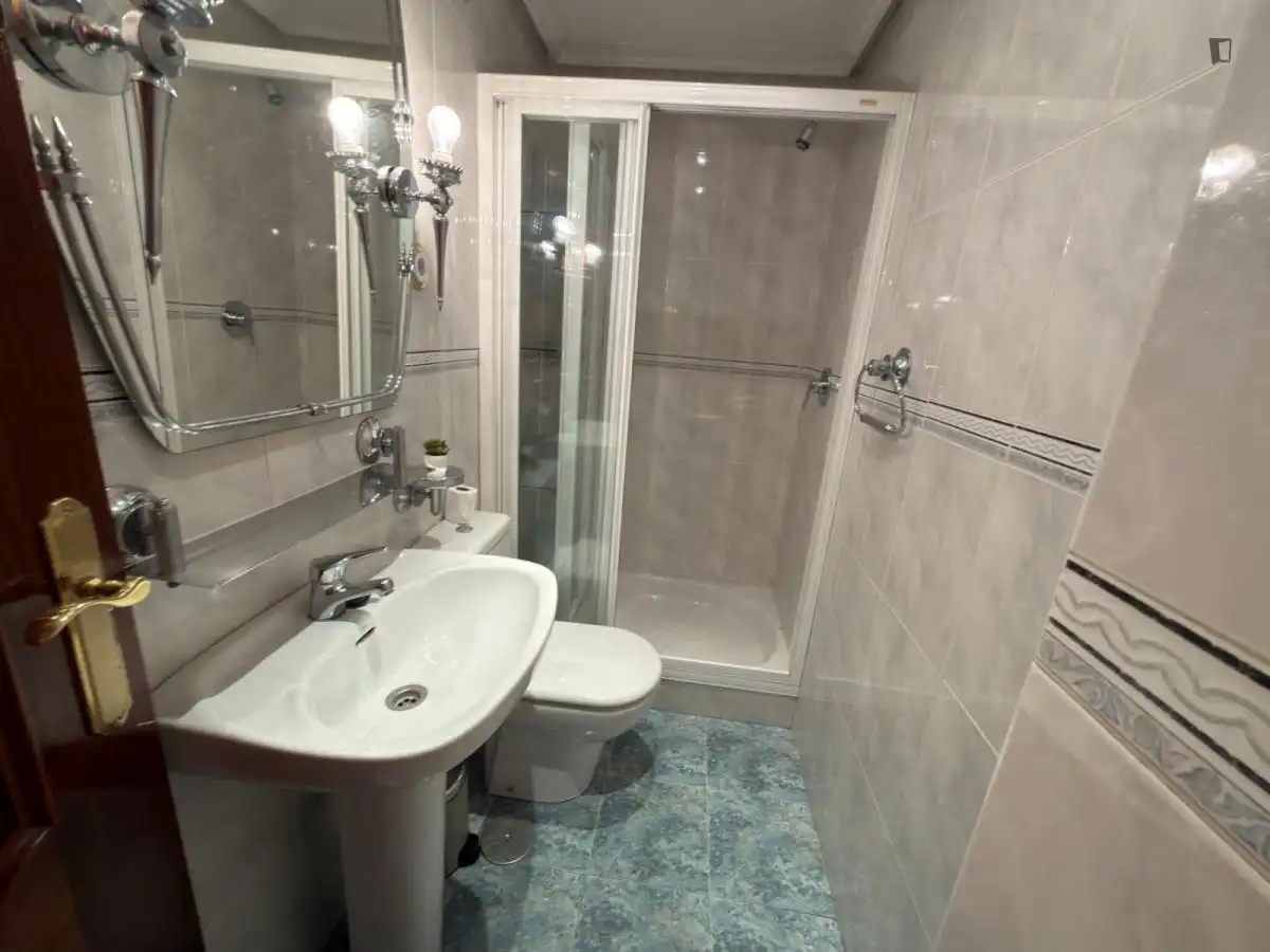 Bany de Apartament per a compartir en Madrid amb Calefacció, Moblat i Internet