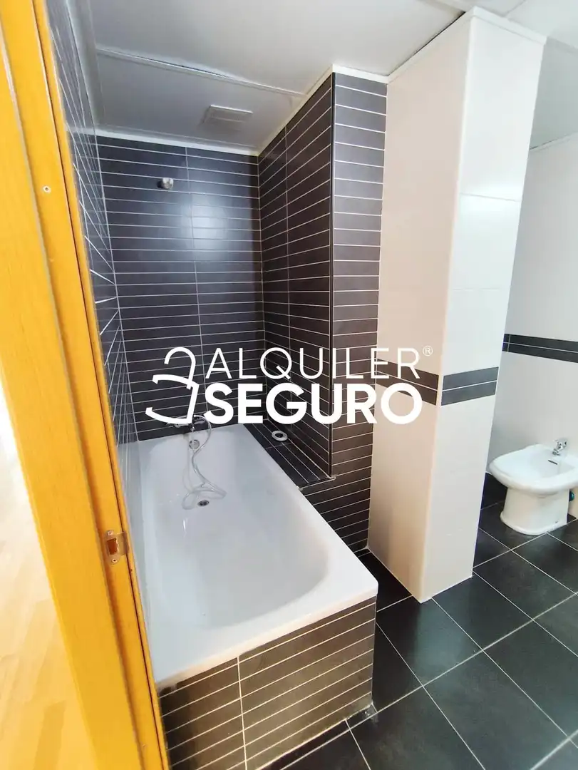 Baño de Ático de alquiler en Recas con Calefacción, Trastero y Amueblado