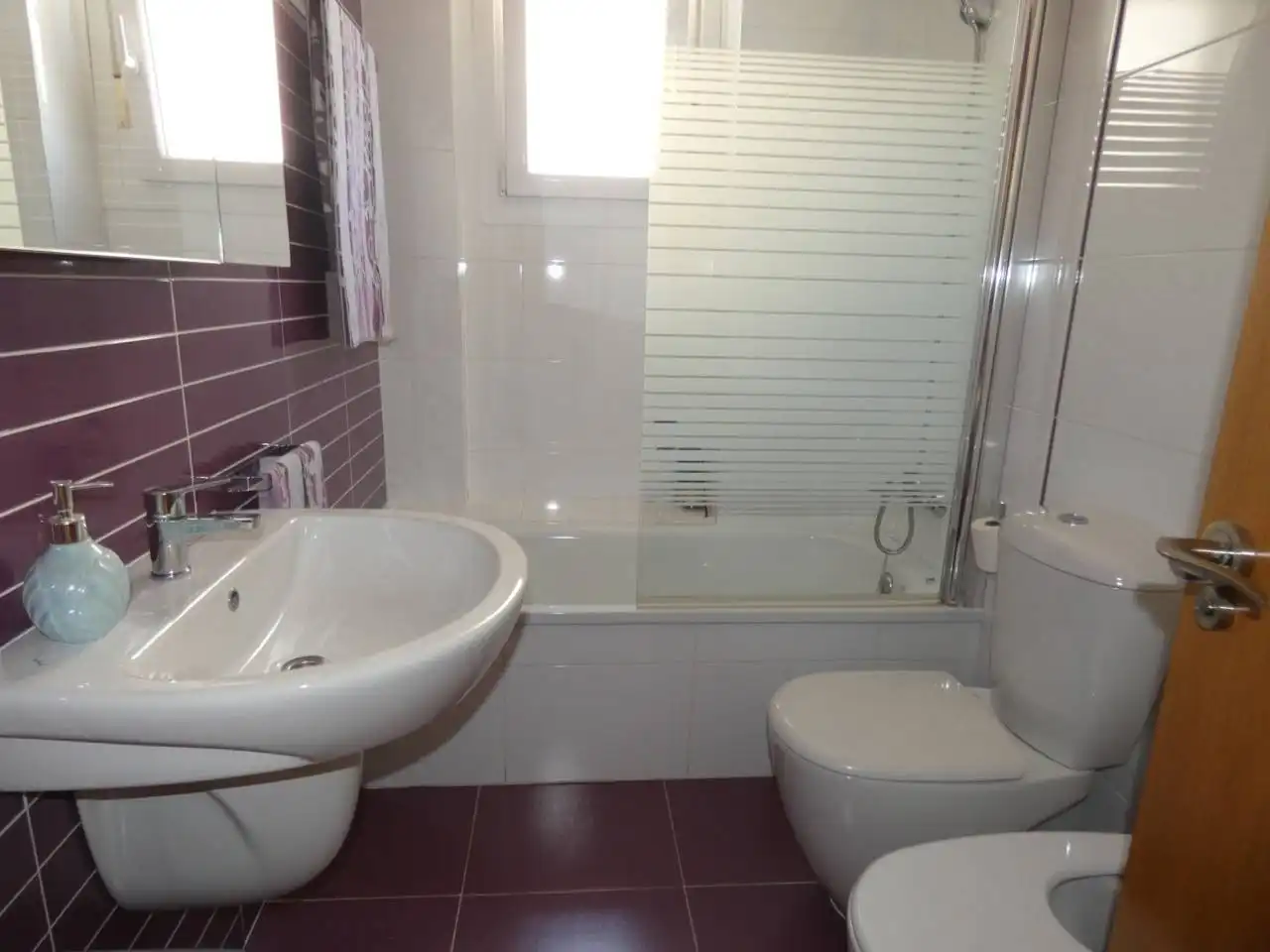 Badezimmer von Einfamilien-Reihenhaus zum Verkauf in Benicarló mit Klimaanlage, Heizung und Privatgarten