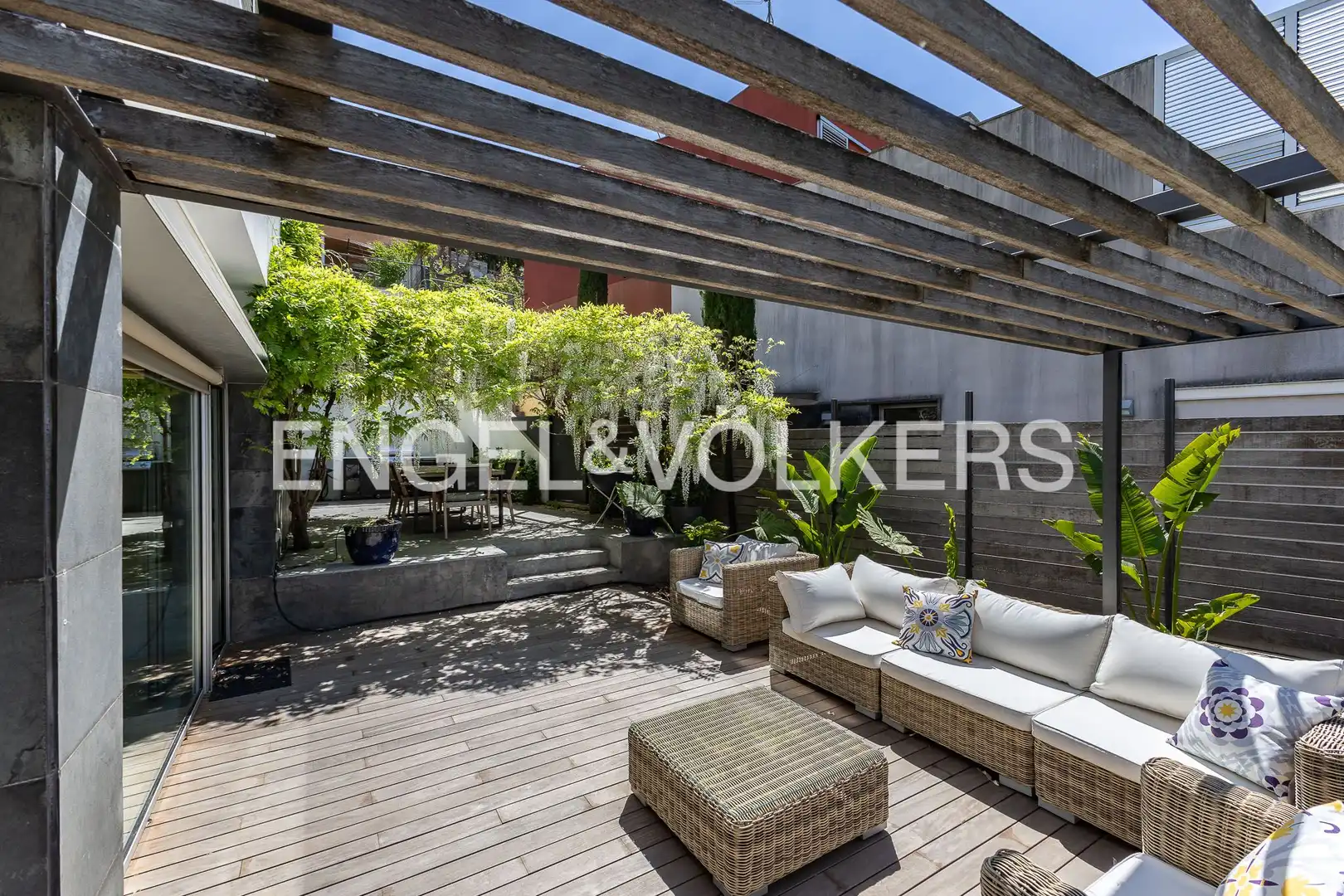 Terrassa de Casa o xalet en venda en Esplugues de Llobregat amb Aire condicionat, Calefacció i Jardí privat