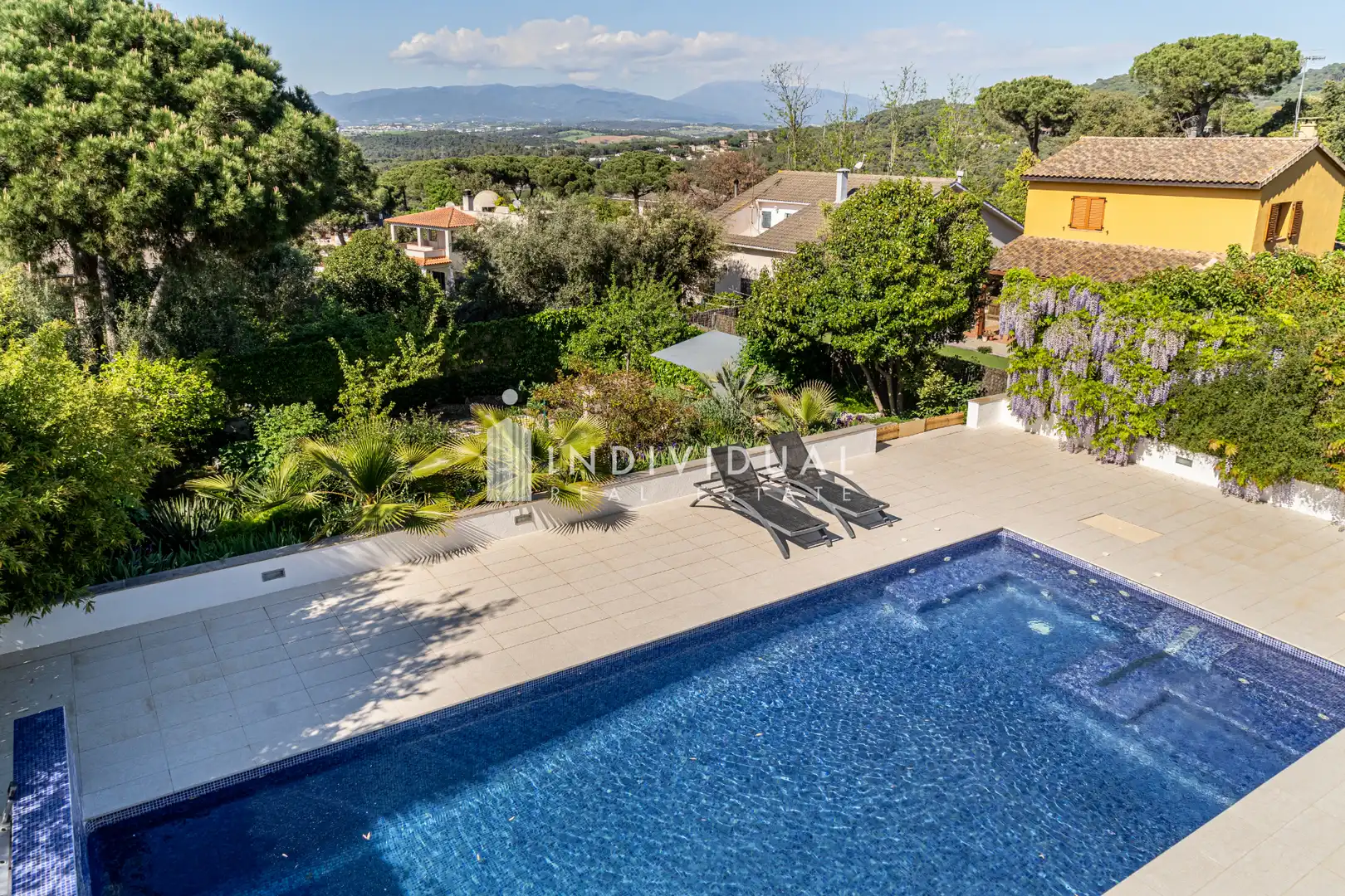 Vista exterior de Casa o xalet en venda en Vallromanes amb Aire condicionat, Calefacció i Jardí privat