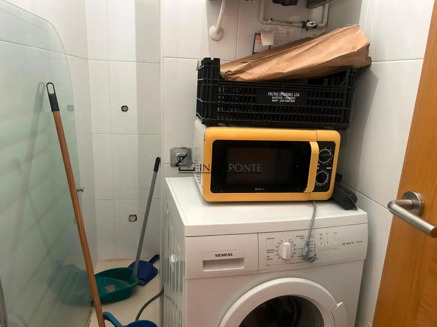 Cuina de Apartament en venda en Pontevedra Capital  amb Calefacció i Traster