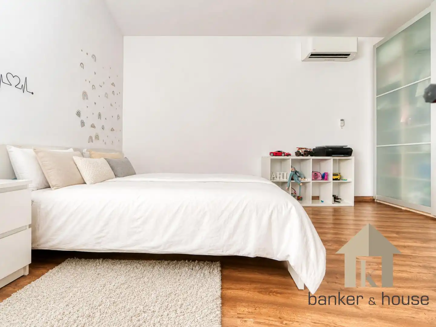 Habitación de Casa adosada en venta en Cerdanyola del Vallès con Aire acondicionado, Jardín privado y Terraza