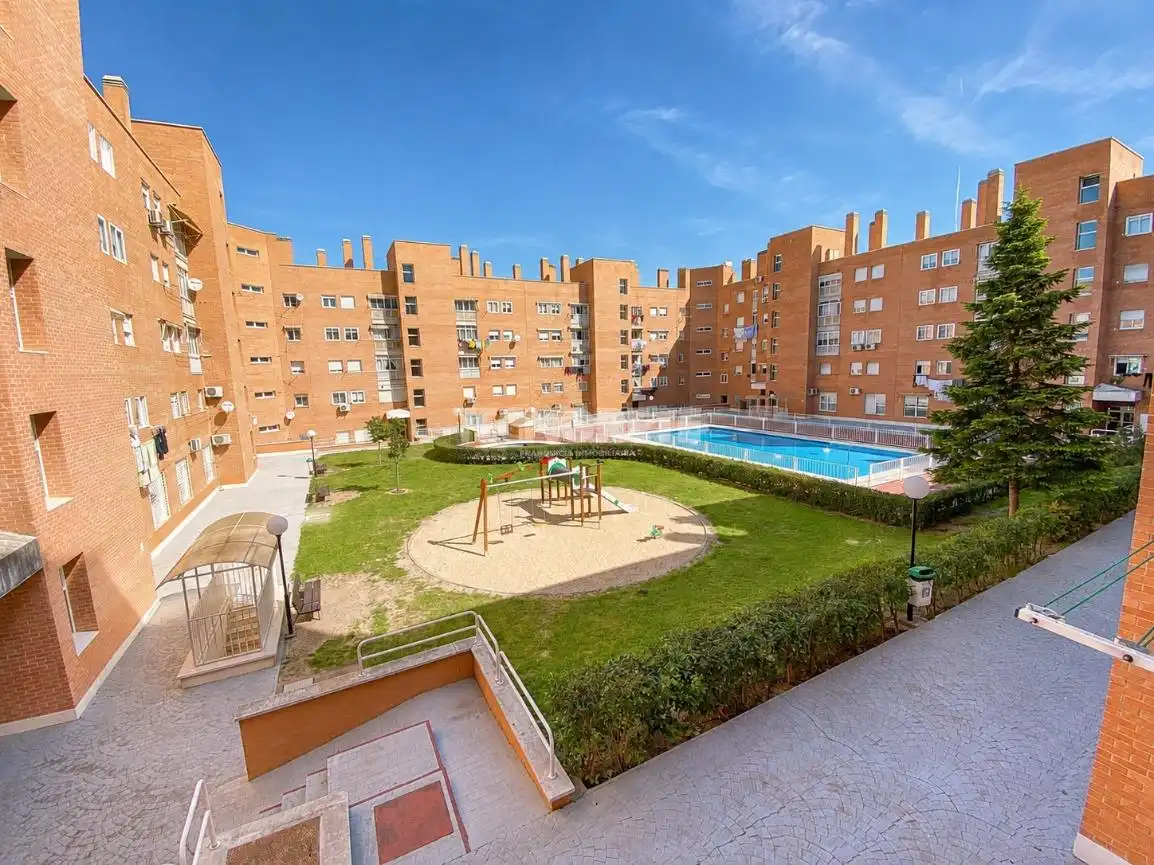 Appartamento con piscina in vendita a Avenida Río Estenilla