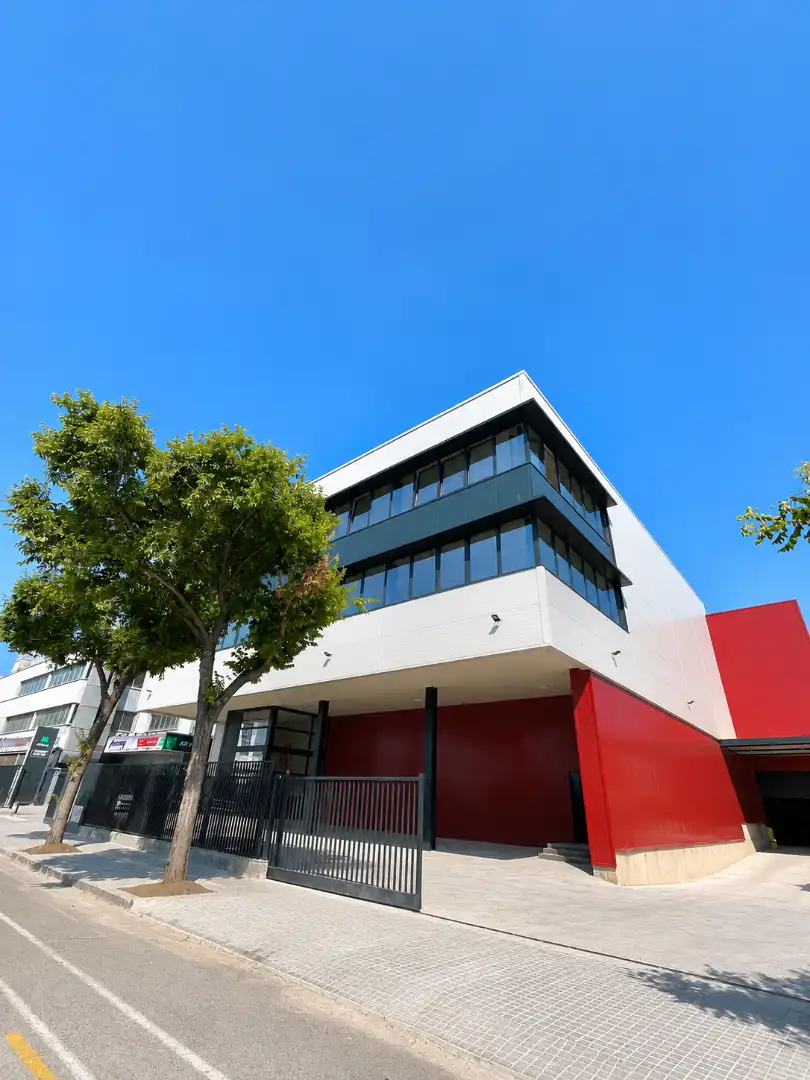 Nau industrial amb ascensor de lloguer a Calle de Pablo Iglesias