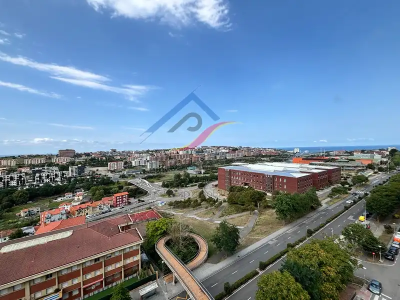 Flat for rent in Avenida de los Castros, Los Castros