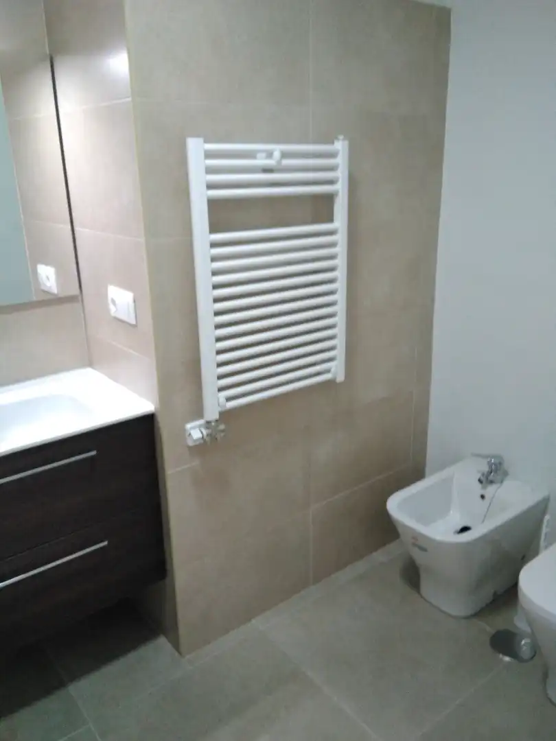 Badezimmer von Wohnung zum Verkauf in Vigo  mit Heizung