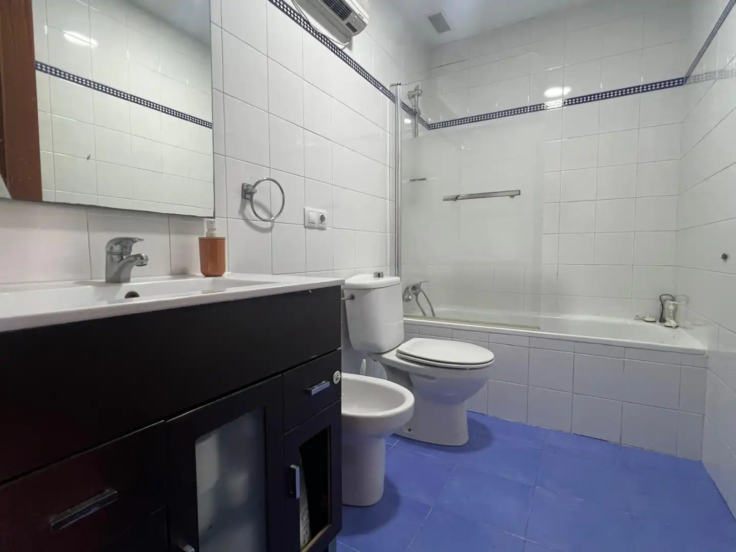 Baño de Piso en venta en Los Palacios y Villafranca con Aire acondicionado y Terraza