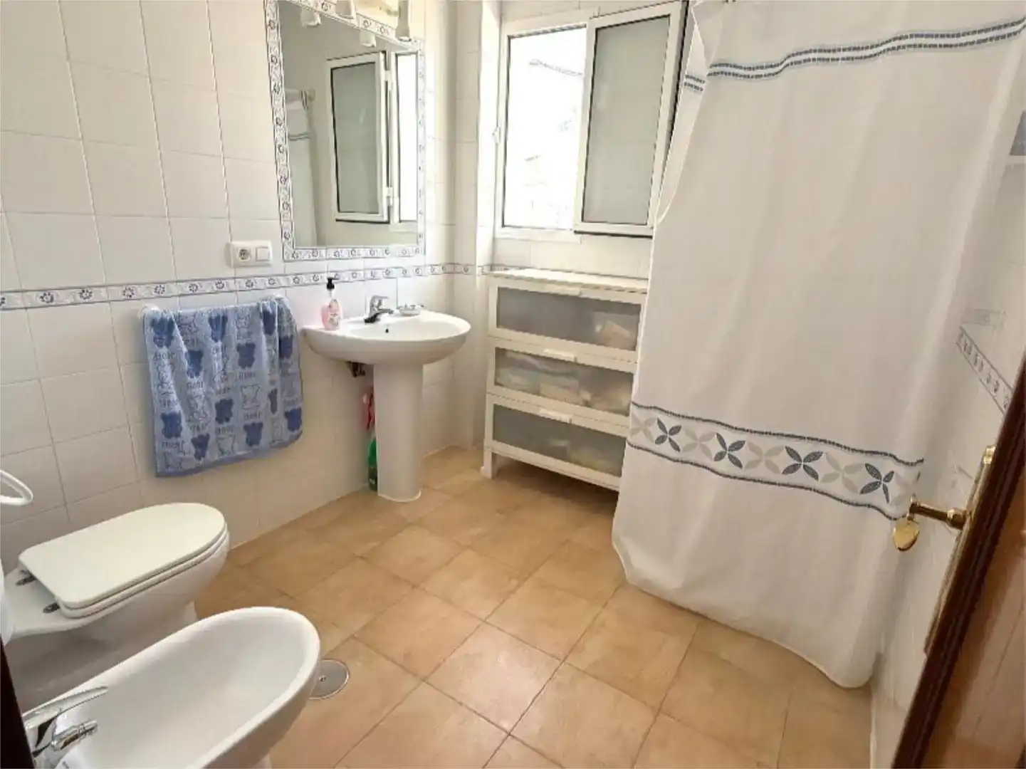 Bany de Casa adosada en venda en El Pedroso amb Aire condicionat i Balcó