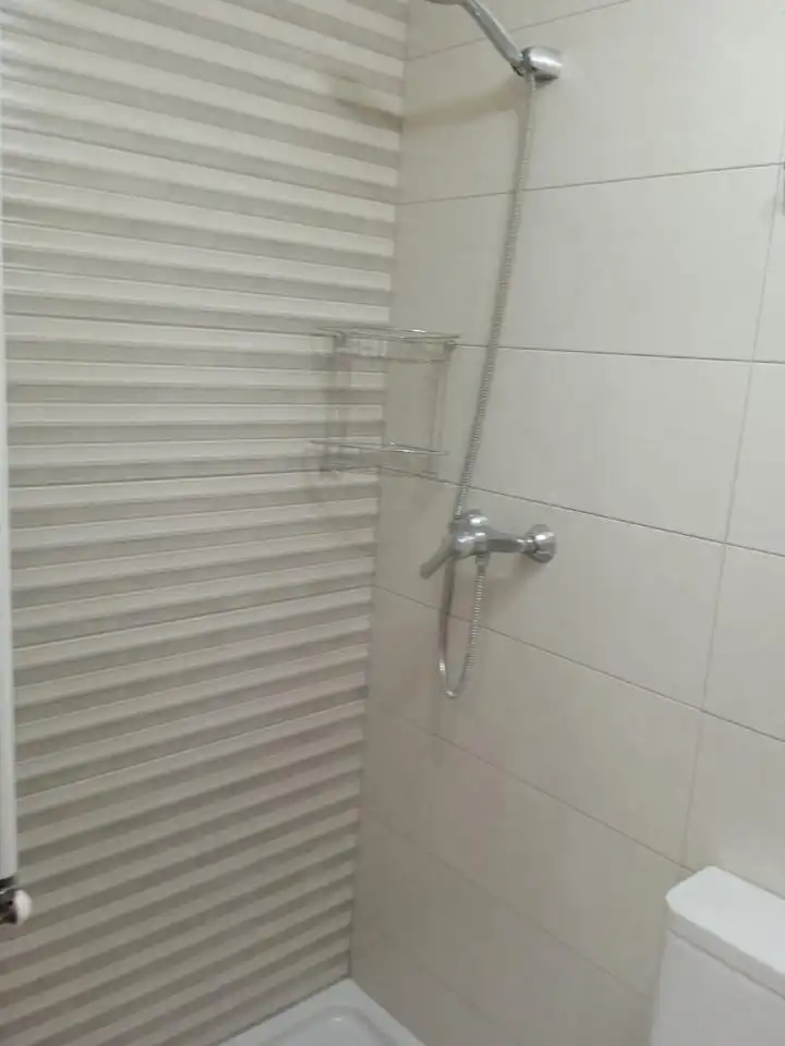 Baño de Piso de alquiler en Santiago de Compostela  con Calefacción, Terraza y Amueblado