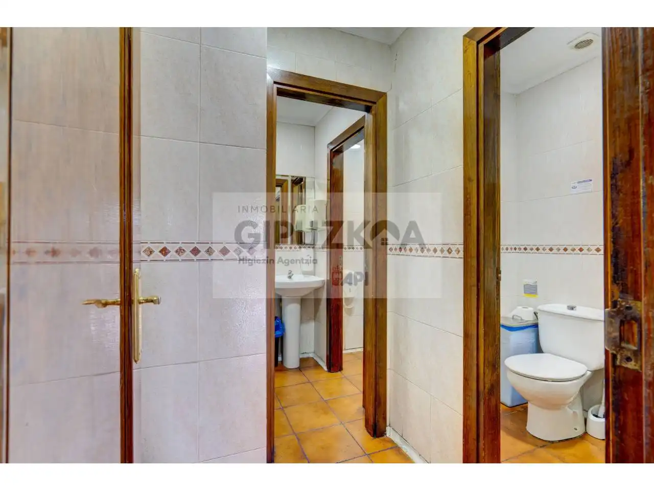 Bathroom of Commercial properties for rent in Deusto
