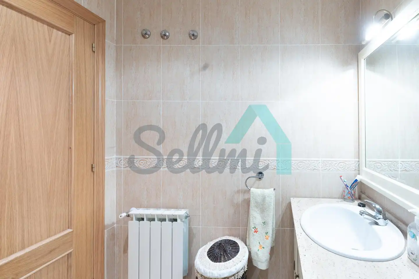 Bathroom of Flat for sale in Aller  with Heating and Storage room