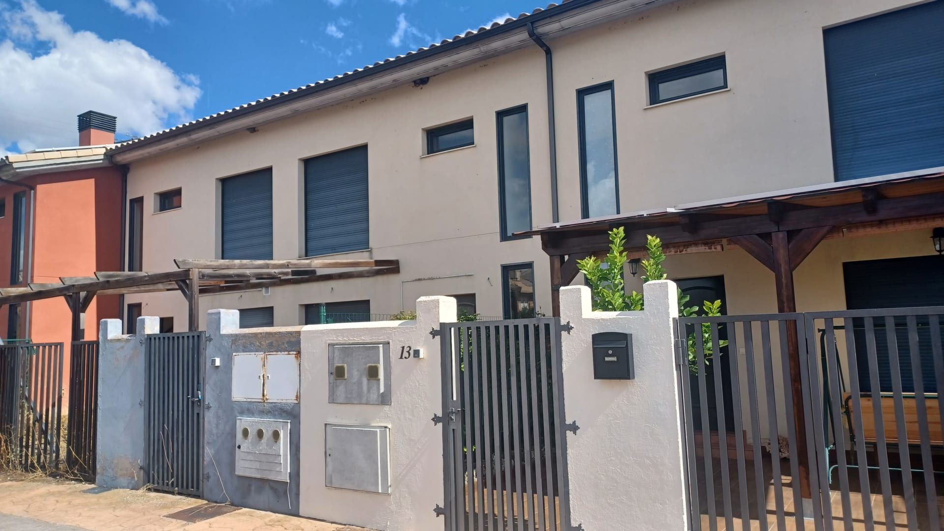 Casa adosada en venda a C/ Encinas , Ochánduri