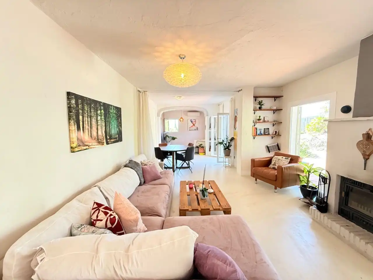 Sala d'estar de Casa o xalet en venda en Frigiliana amb Aire condicionat, Calefacció i Jardí privat