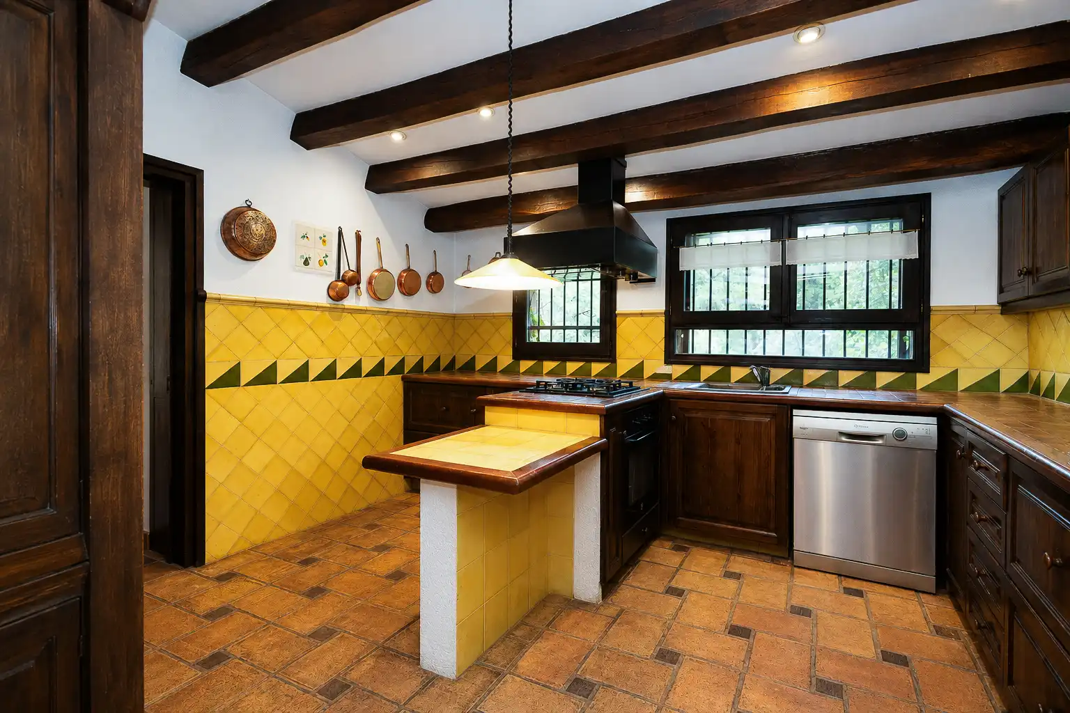 Cocina de Finca rústica en venta en L'Esquirol con Calefacción, Jardín privado y Terraza