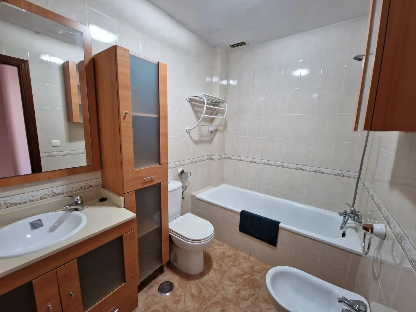 Baño de Casa adosada en venta en Umbrete con Aire acondicionado, Calefacción y Jardín privado