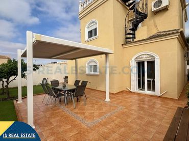 Detached house with garden for sale in Nueva Torrevieja - Aguas Nuevas
