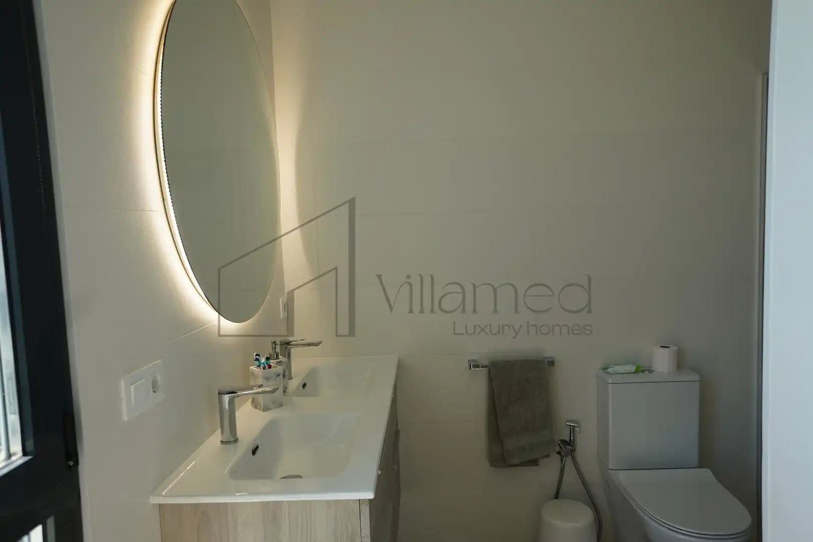 Baño de Casa adosada de alquiler en San Antonio de Benagéber con Aire acondicionado, Calefacción y Jardín privado