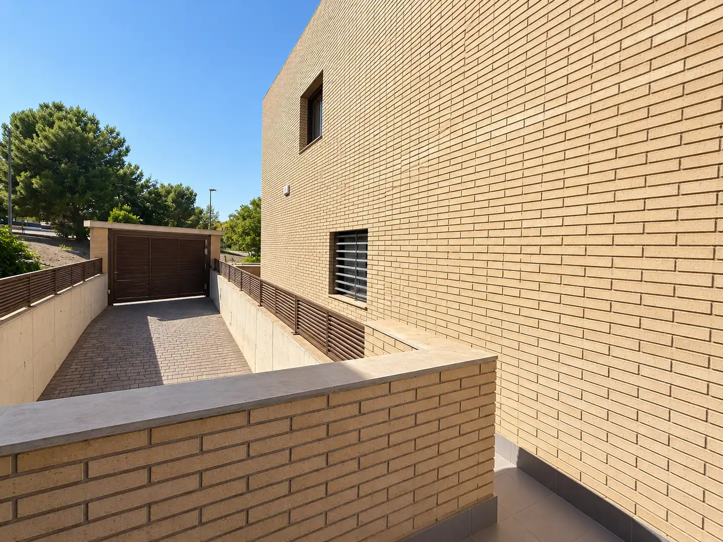 Vista exterior de Casa o chalet en venta en Vilanova i la Geltrú con Aire acondicionado, Calefacción y Jardín privado