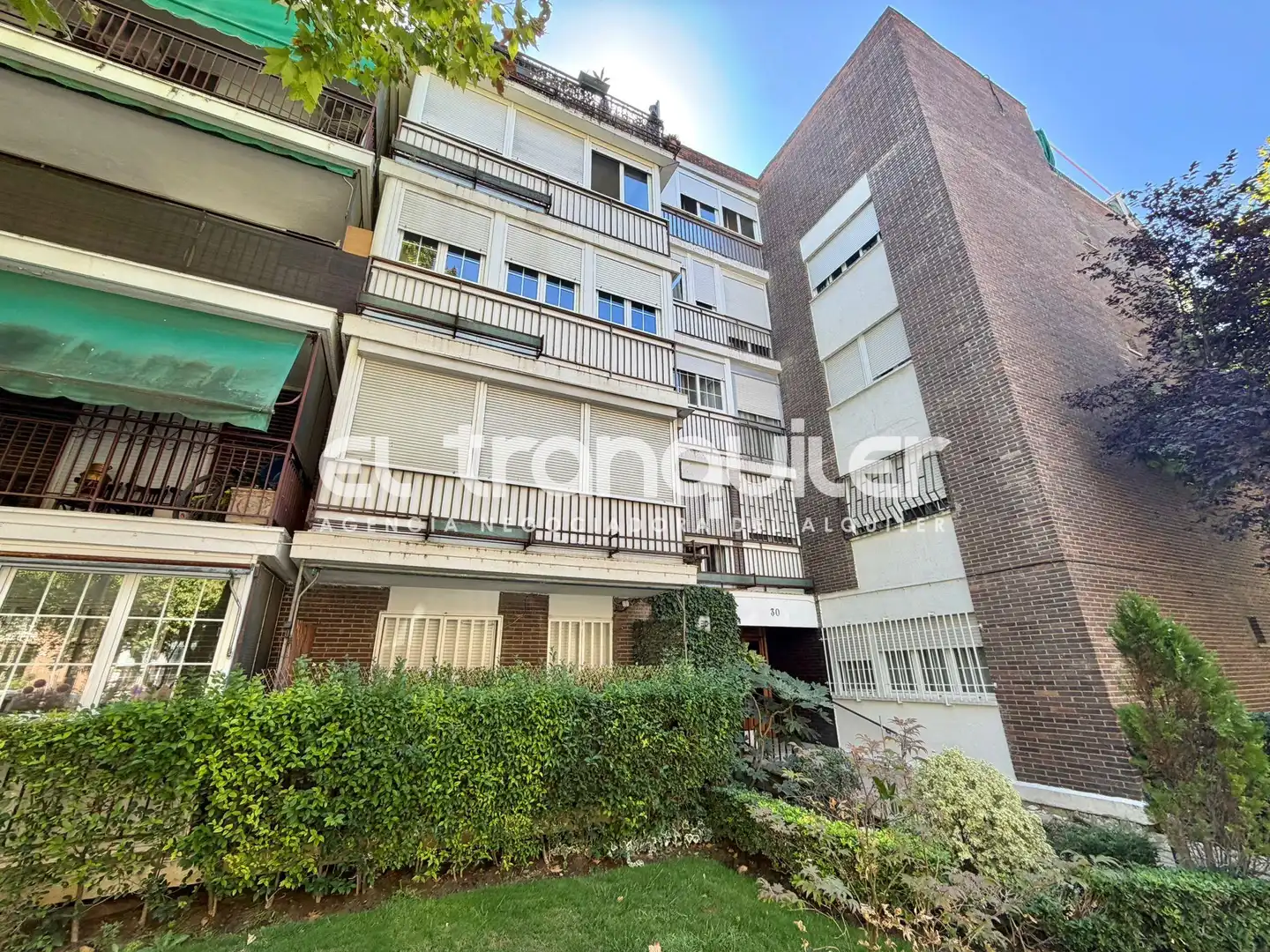Außenansicht von Wohnung zur Miete in Madrid mit Klimaanlage, Parkett und Terrasse