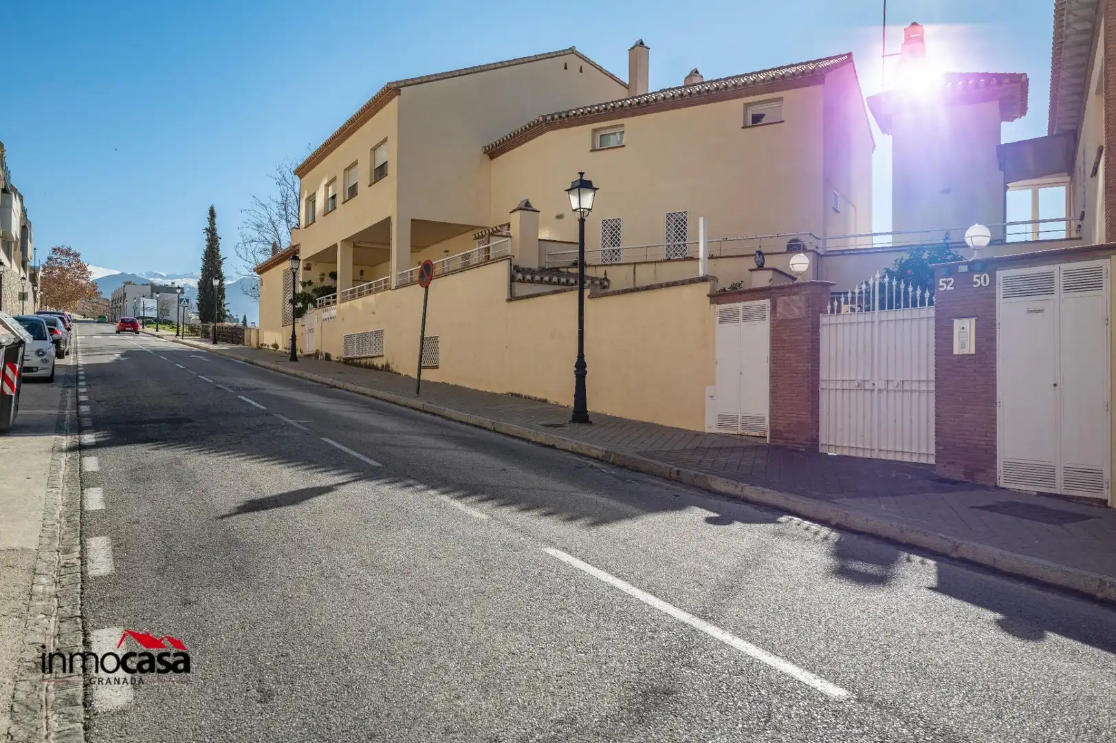 Vista exterior de Casa adosada en venda en Granada amb Terrassa