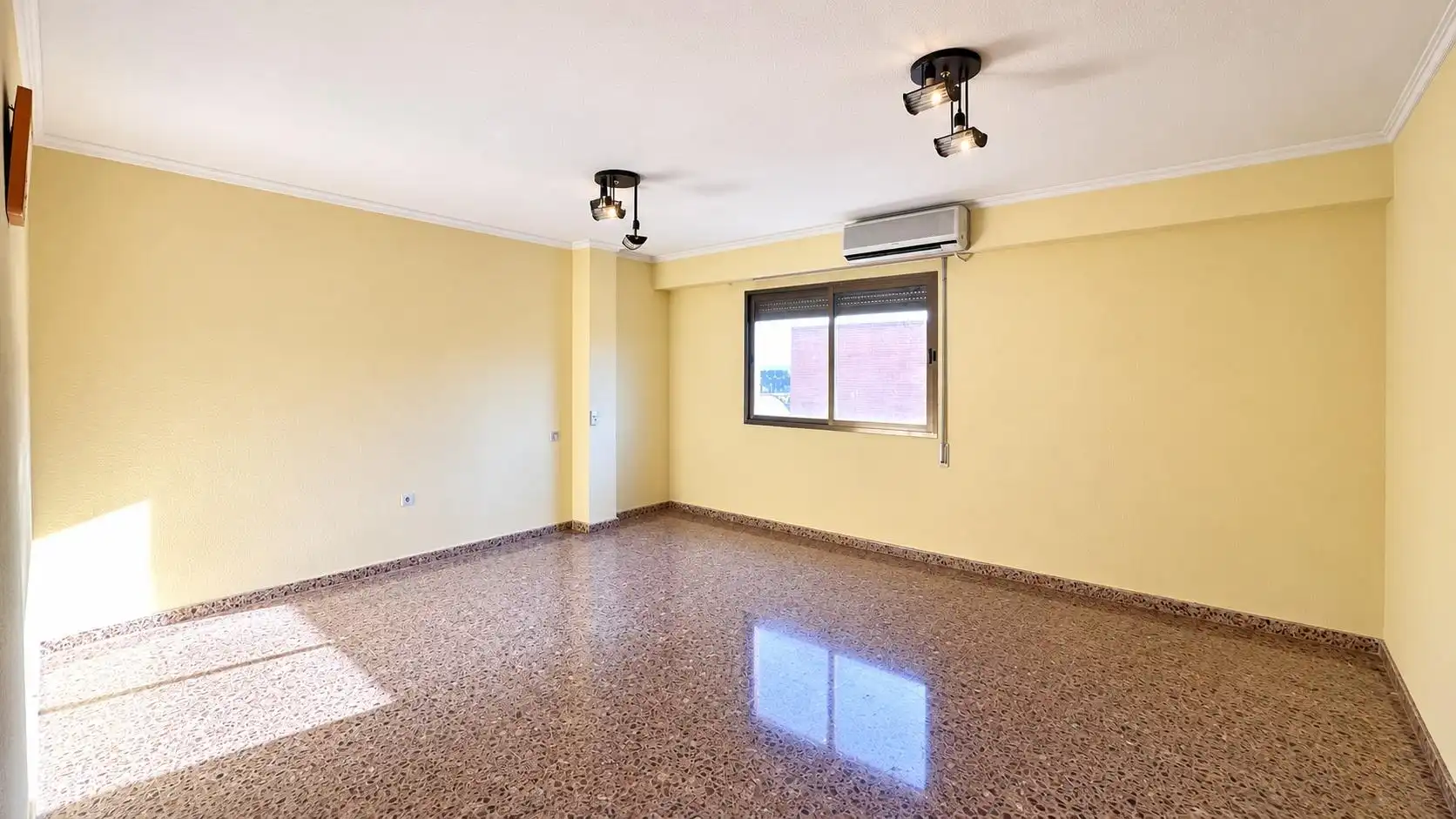 Appartamento con terrazza in vendita a Calle MESTRE FERRER GUARDIA, imagen 2
