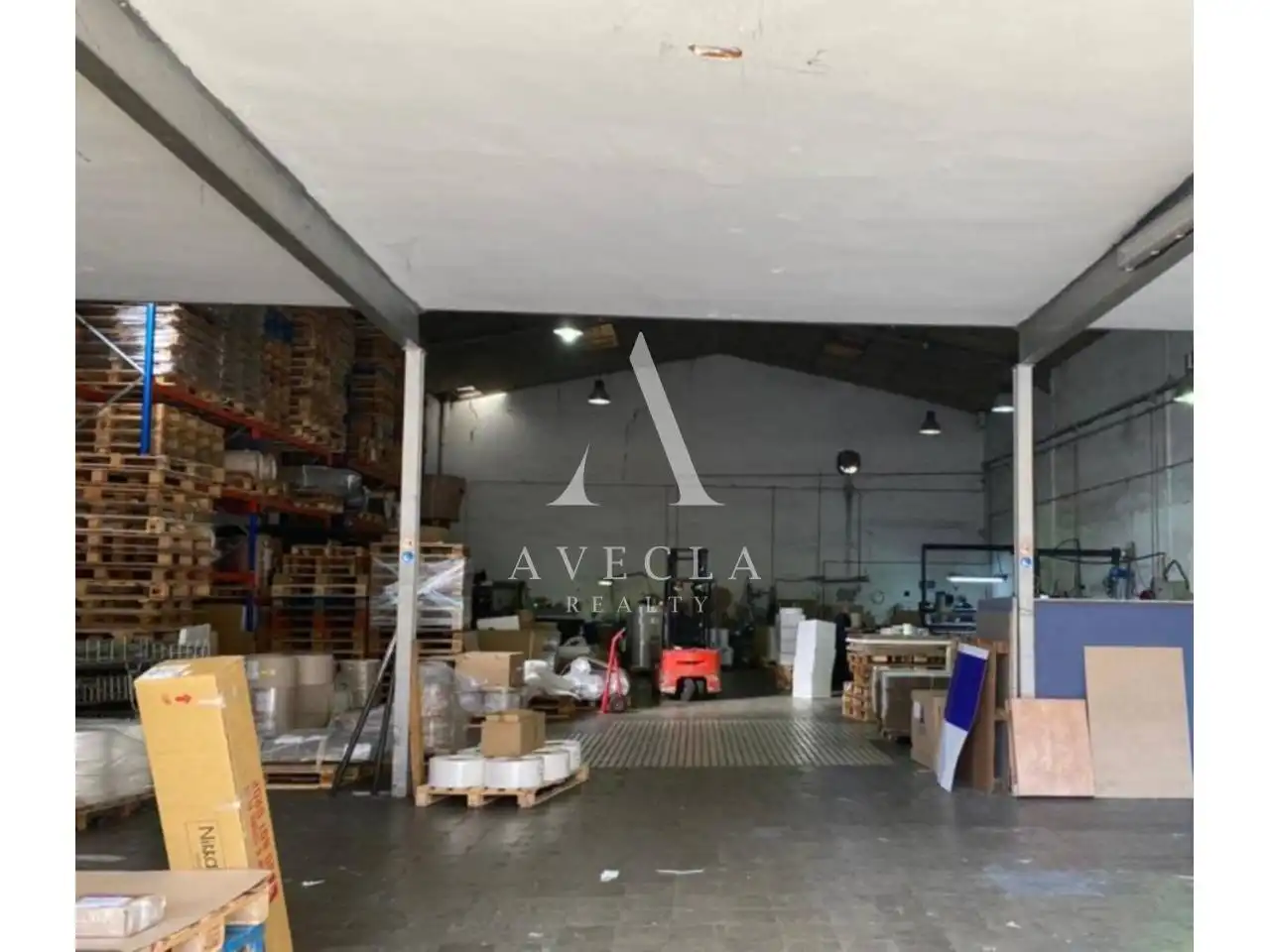 Nau industrial en venda en Ripollet