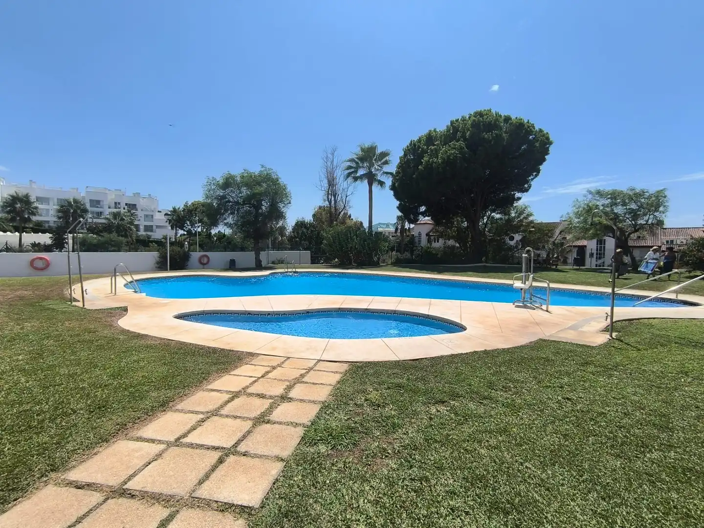 Piscina de Apartament de lloguer en Benalmádena amb Terrassa, Moblat i Piscina comunitària