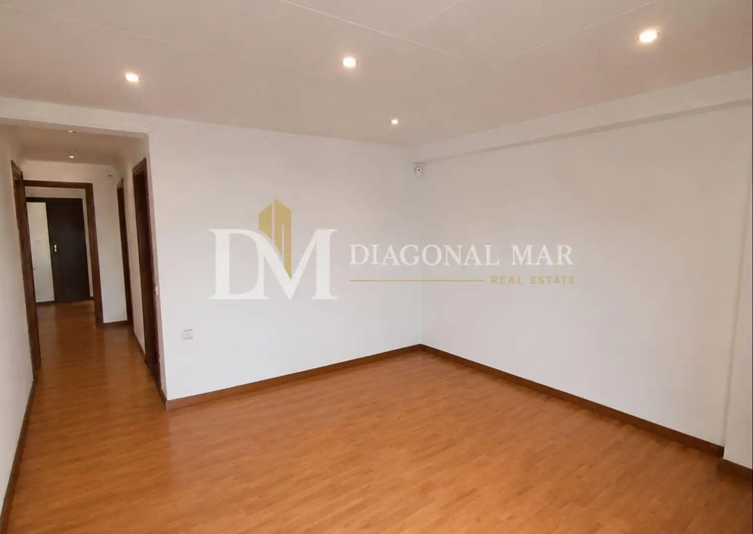 Piso en venta en Barcelona con Calefacción, Parquet y Balcón