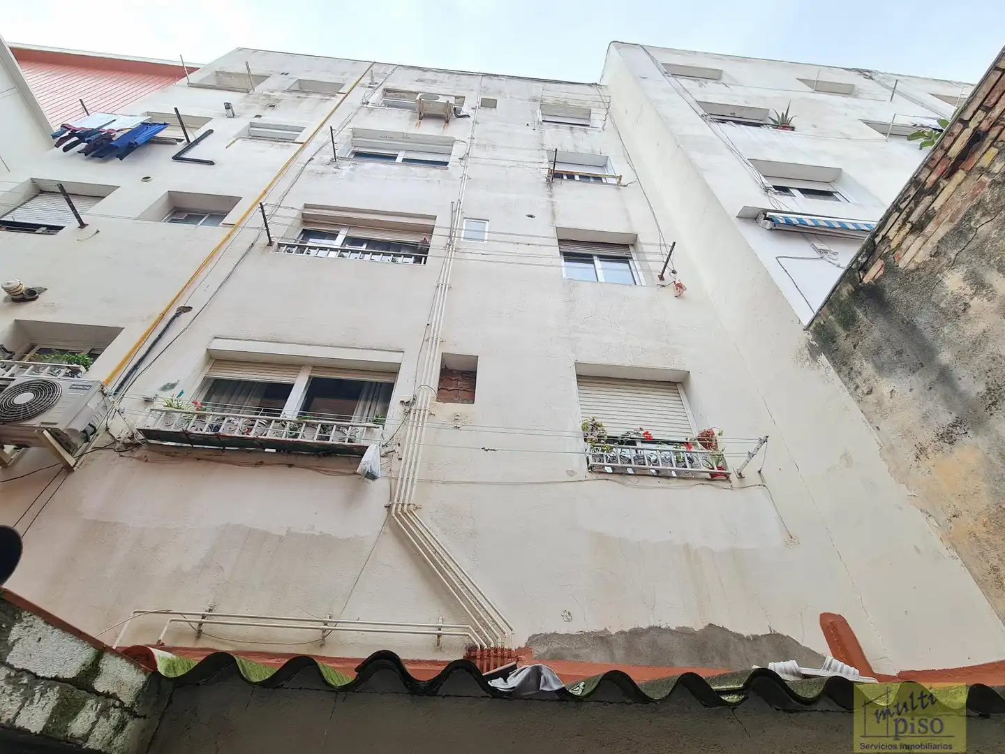 Vista exterior de Local en venta en Cornellà de Llobregat con Aire acondicionado y Terraza