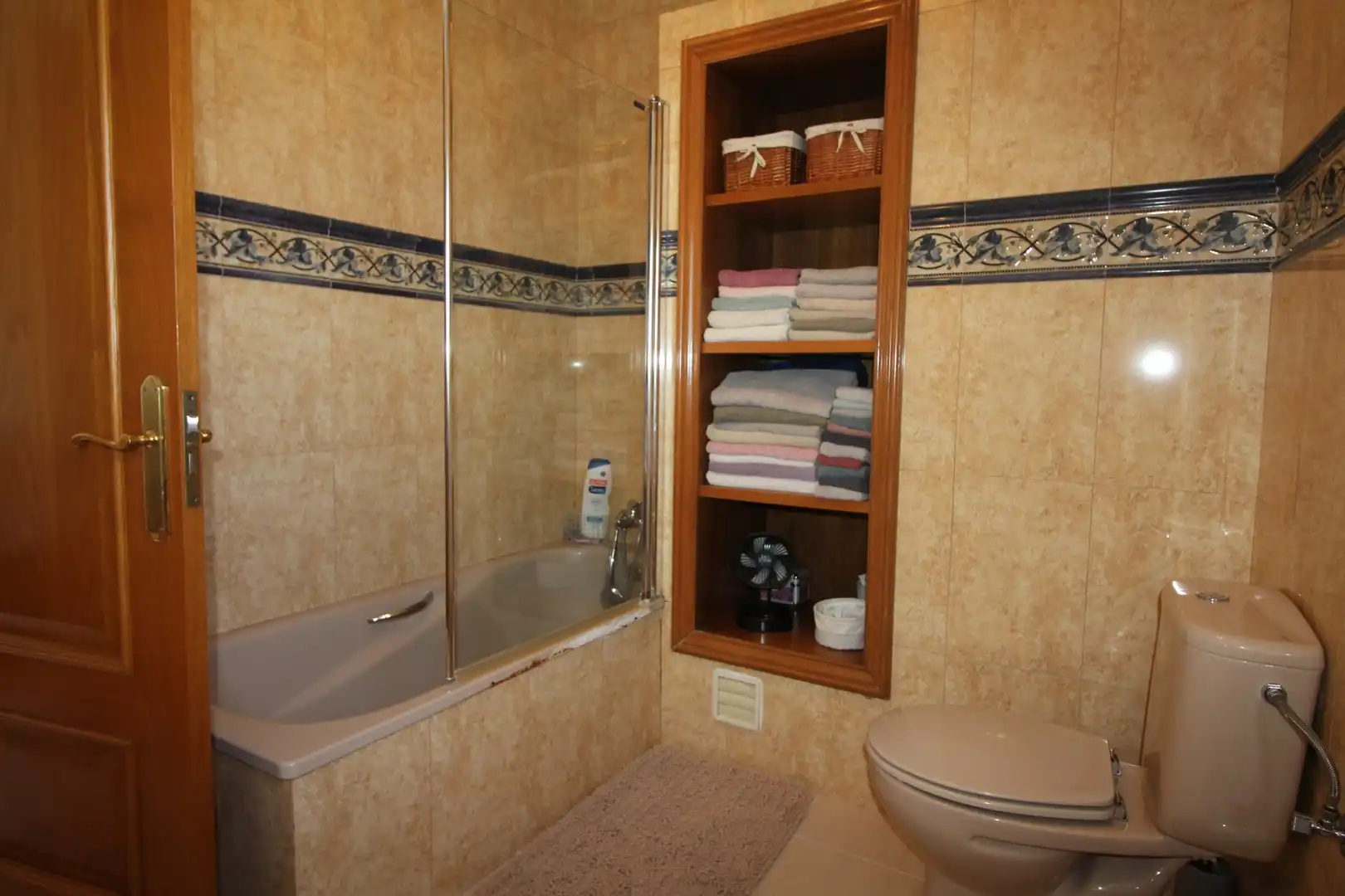 Bathroom of Houses for sale in Figueres  with Heating