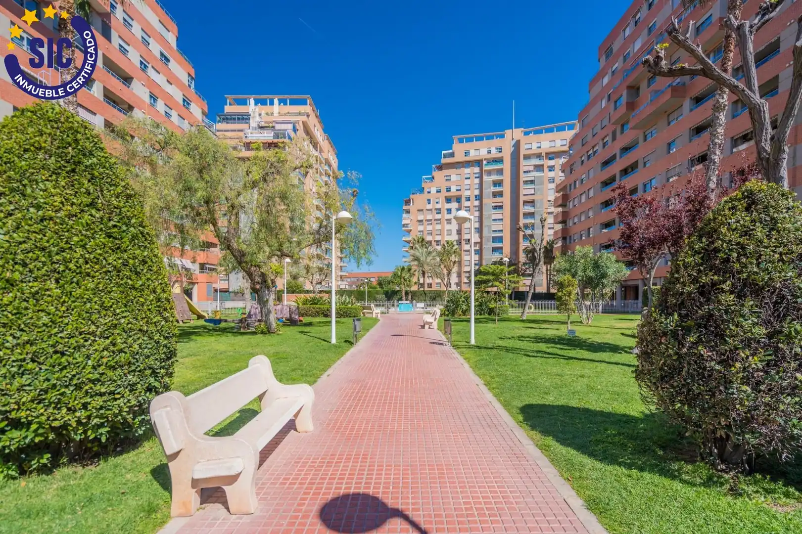 Vista exterior de Àtic en venda en Mislata amb Aire condicionat, Calefacció i Jardí privat