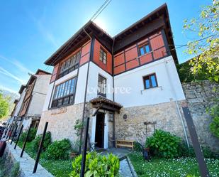 Vista exterior de Edifici en venda en Santillana del Mar