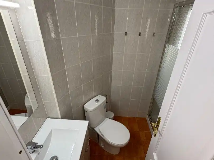 Baño de Piso para compartir en Levante
