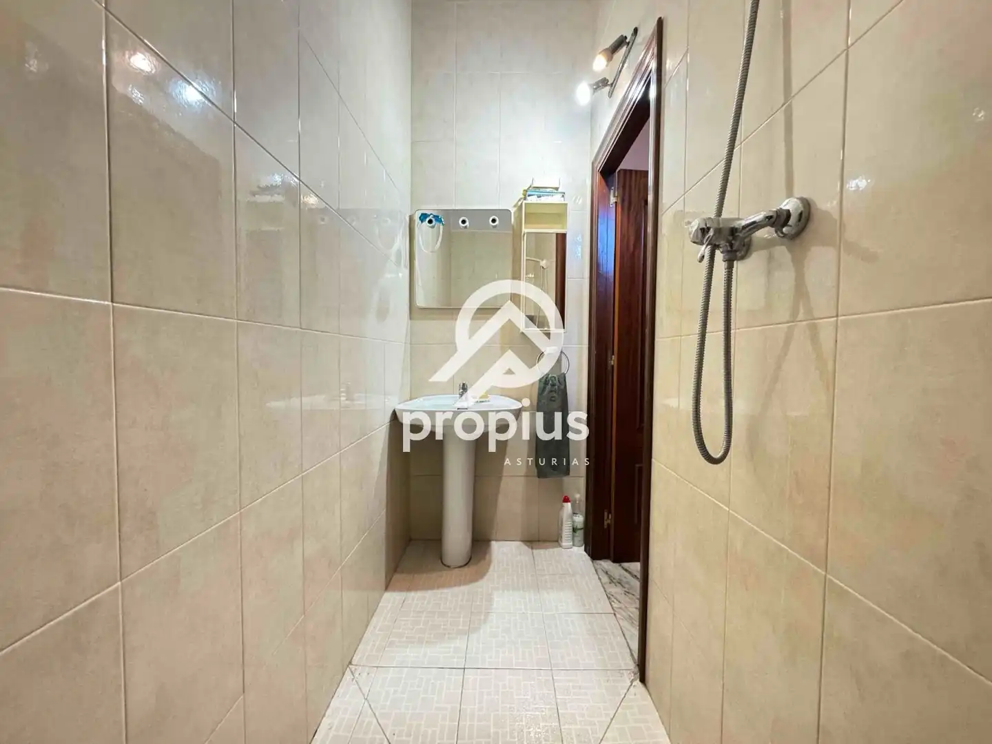 Baño de Casa o chalet en venta en Avilés con Calefacción, Jardín privado y Parquet