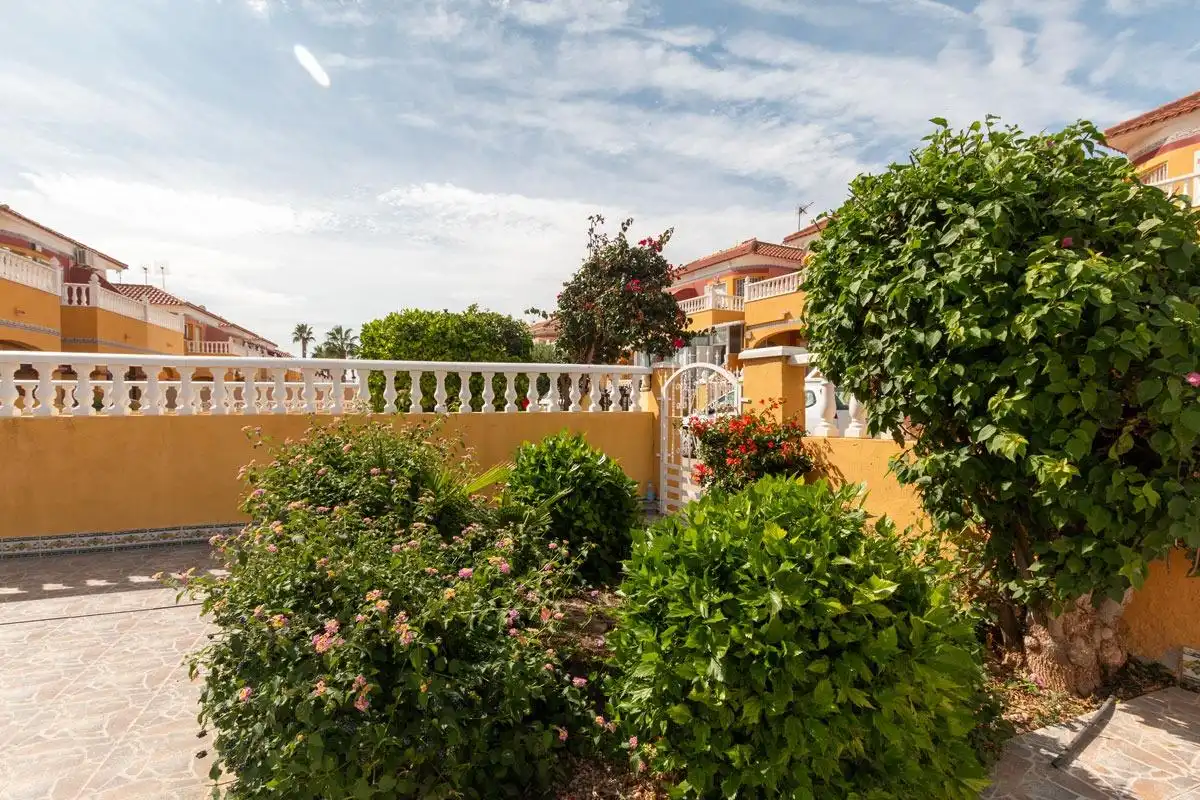 Jardí de Casa adosada en venda en Orihuela amb Jardí privat, Terrassa i Piscina comunitària