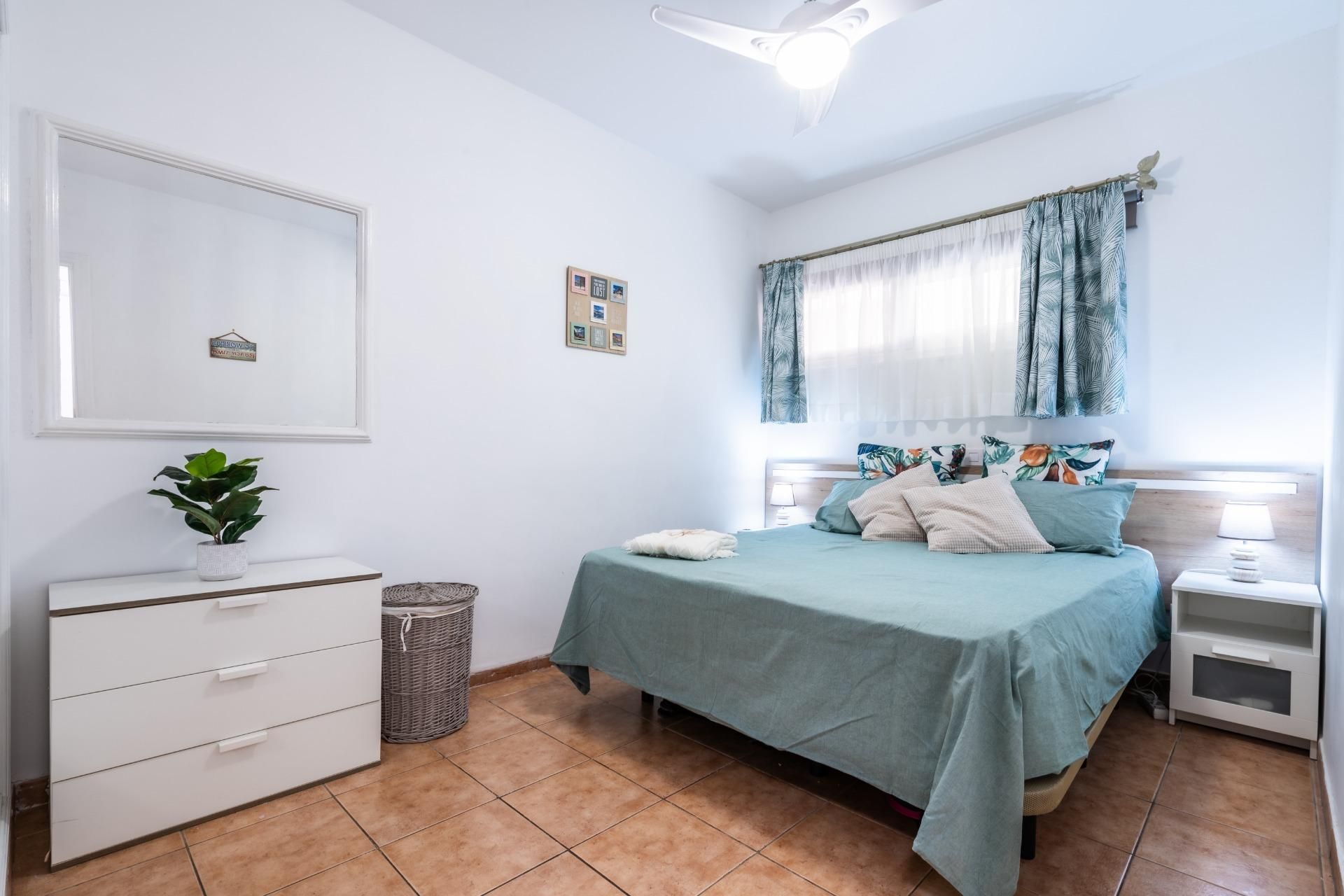Dormitori de Apartament en venda en Adeje amb Aire condicionat, Jardí privat i Terrassa