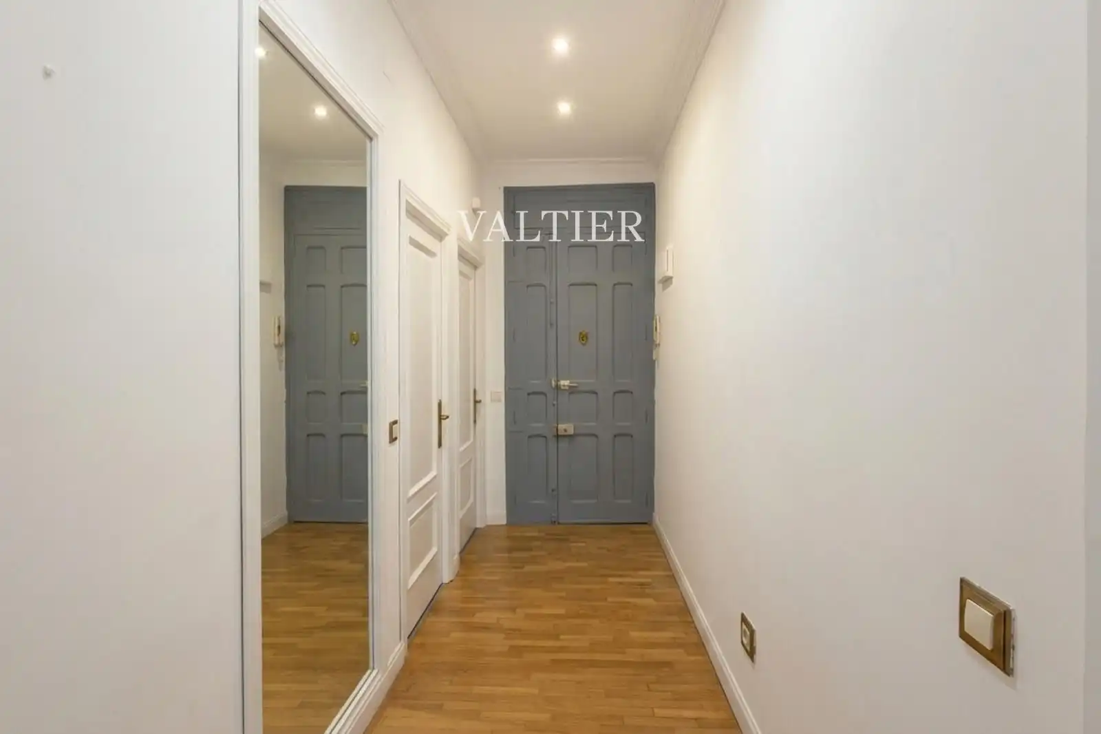 Flat for rent in Madrid  with Air Conditioner, Terrace and Furnished