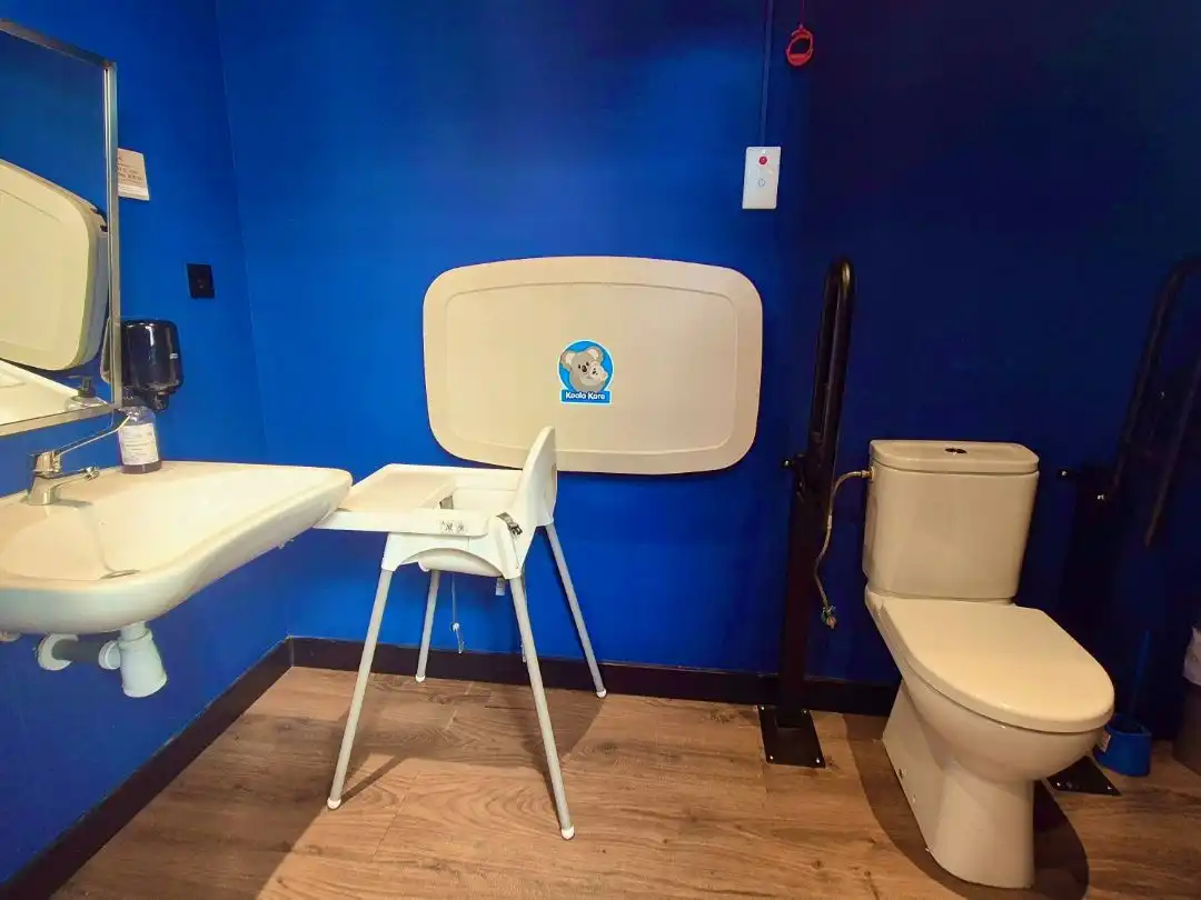 Baño de Local de alquiler en Boadilla del Monte con Aire acondicionado, Calefacción y Terraza