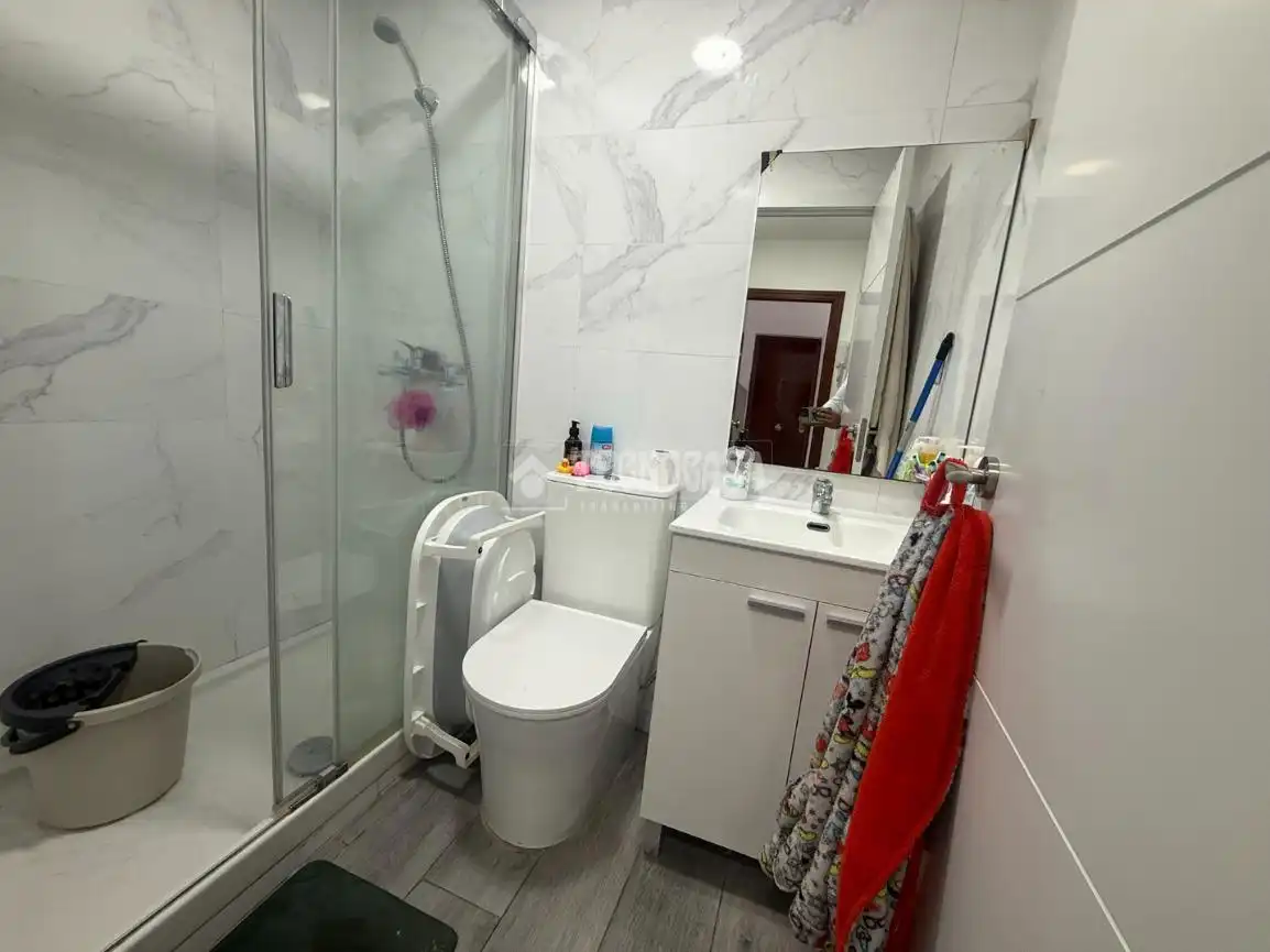 Bathroom of Buildings for sale in Madrid