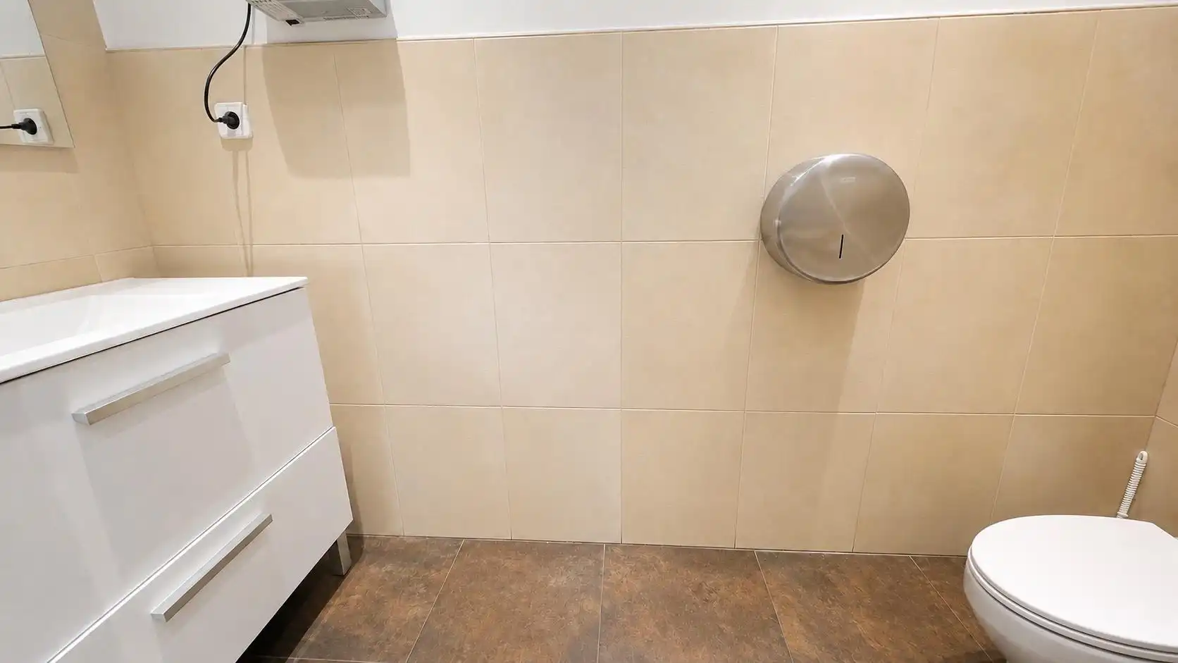 Badezimmer von Geschaftsraum zur Miete in Mataró mit Klimaanlage und Möbliert